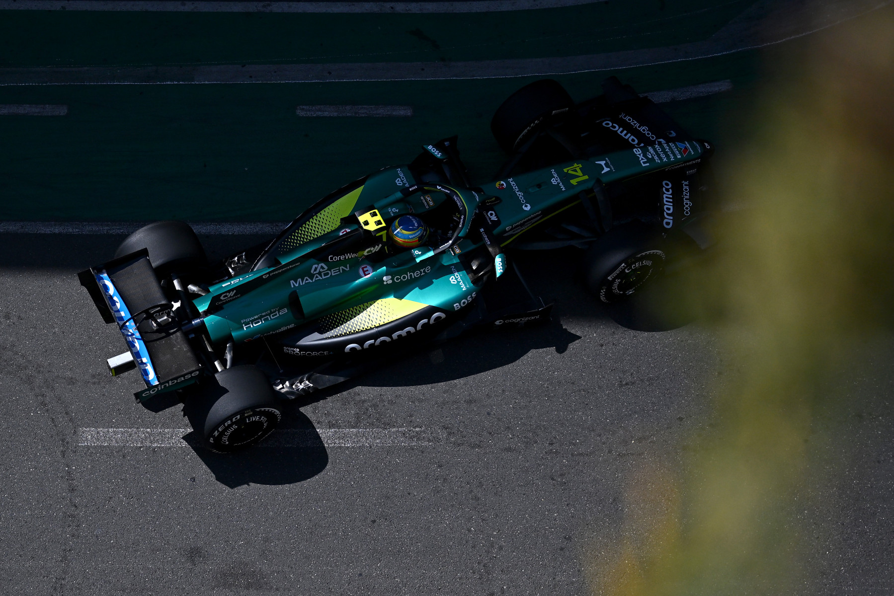 Alonso renova com Aston Martin: contrato até 2027