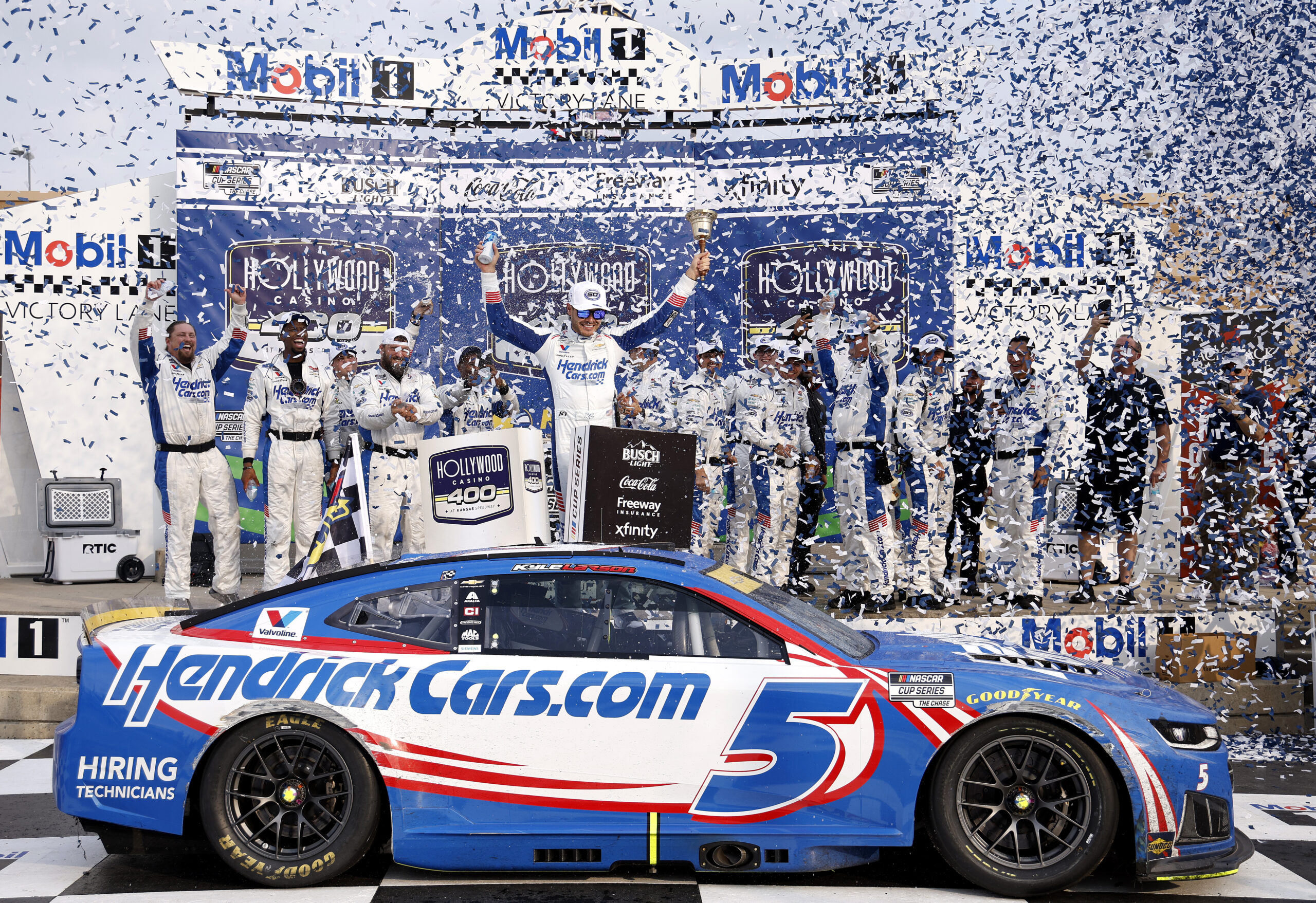 Kyle Larson Sets Track Record and Dominates Hollywood Casino 400 at Kansas