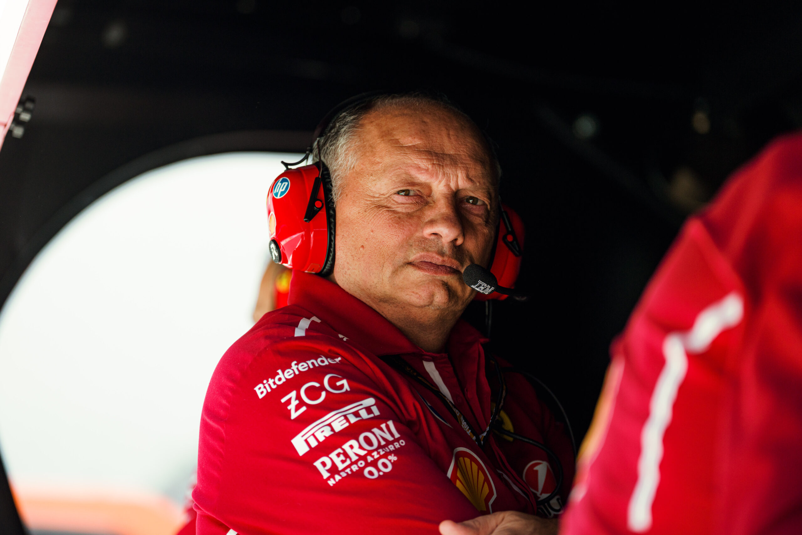 Ferrari reafirma compromisso com Vasseur após especulações sobre Horner