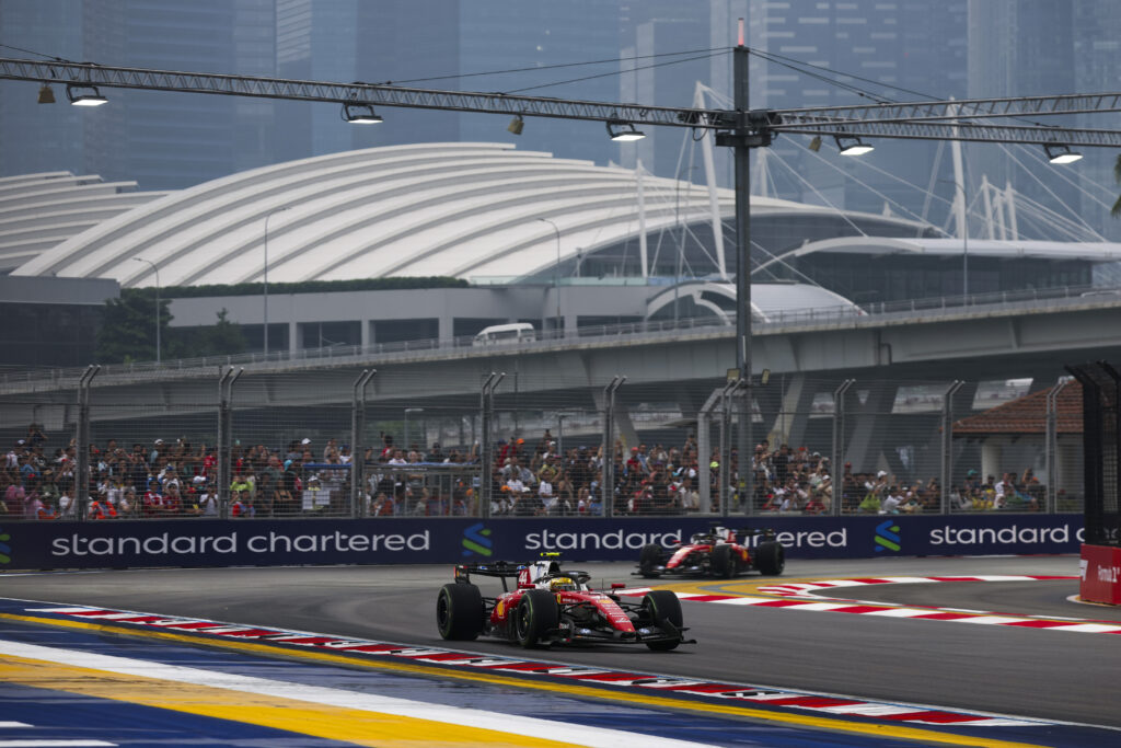 44 HAMILTON Lewis (gbr), Scuderia Ferrari SF-26, action, rain, pluie, during the 2026 Formula 1 Singapore Grand Prix, 17th round of the 2026 Formula One World Championship from October 9 to 11, 2026 on the Marina Bay Street Circuit, in Singapore, Singapore - Photo Antonin Vincent / DPPI