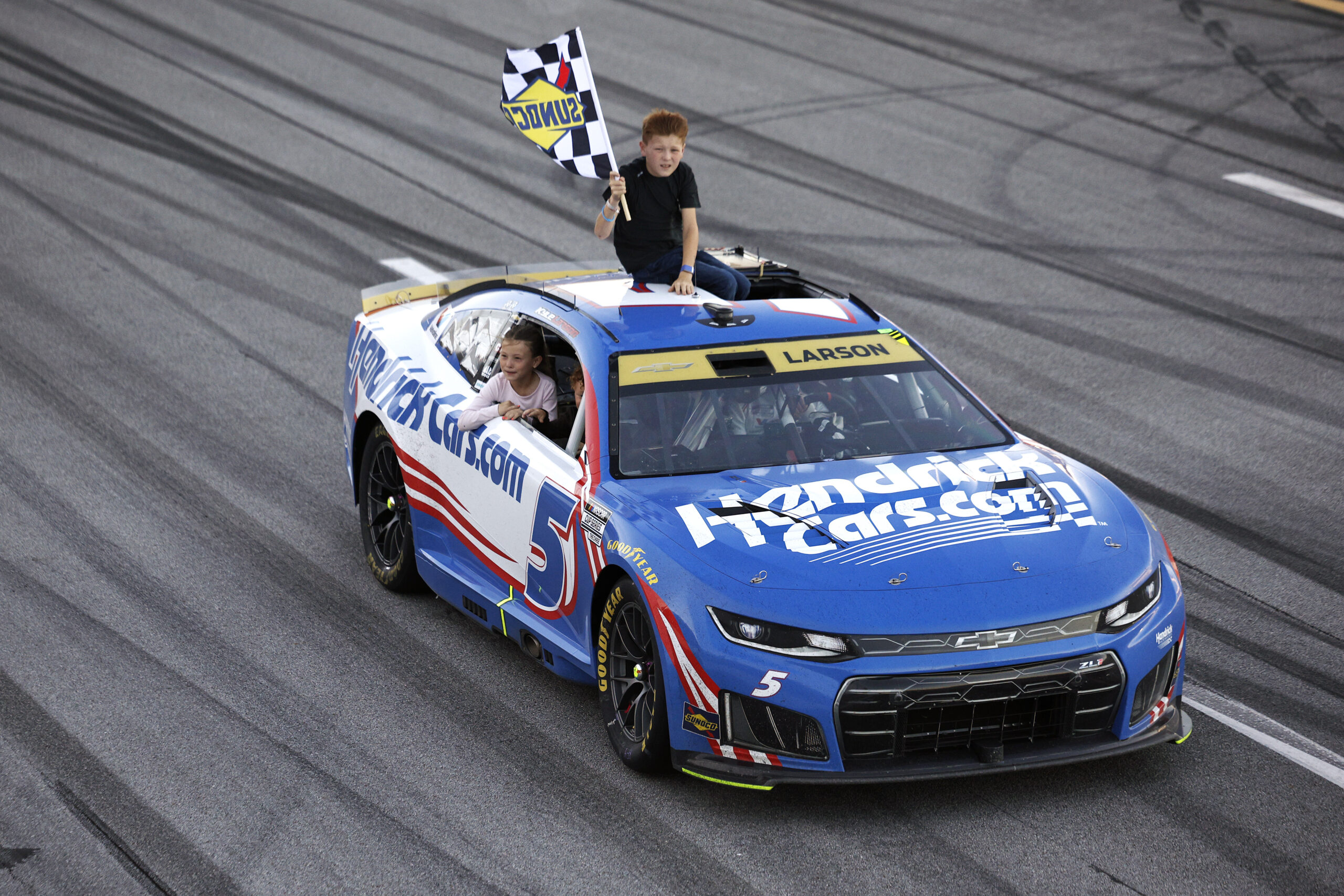 Kyle Larson verso Martinsville: grande vantaggio, piccoli dubbi