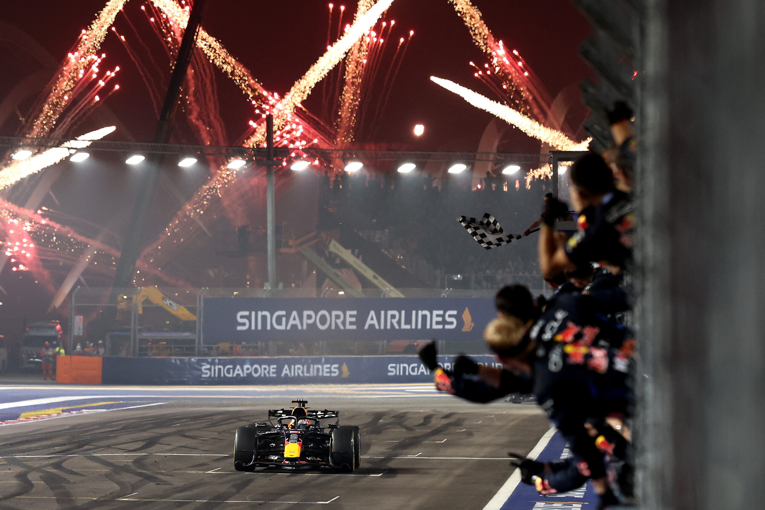Verstappen claims lights-to-flag victory in Singapore, Antonelli extends championship lead